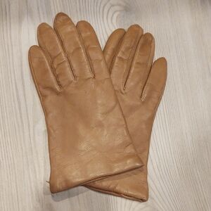 Elegant Tan Leather Gloves